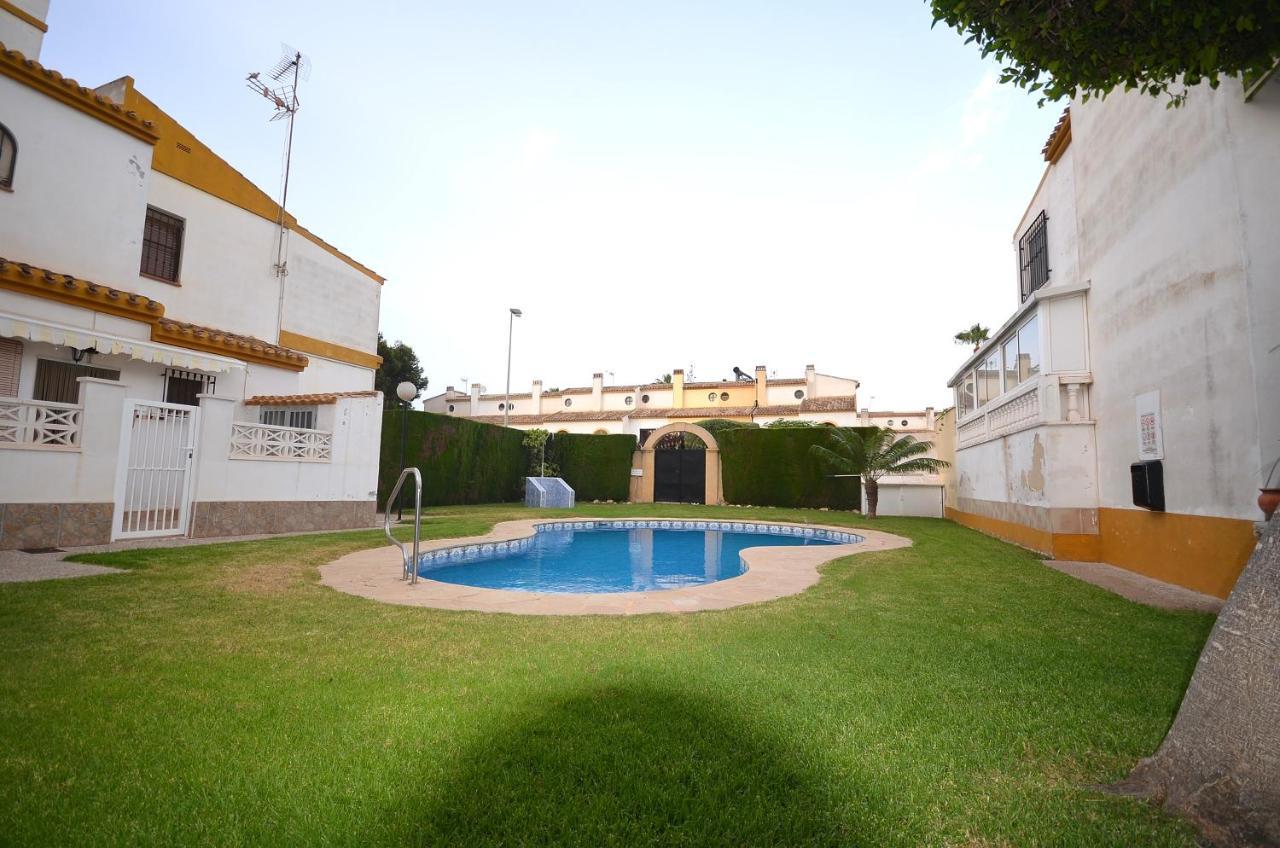 Agradable Adosado Con Piscina, Duchas Hidromasaje Torrevieja Exterior foto