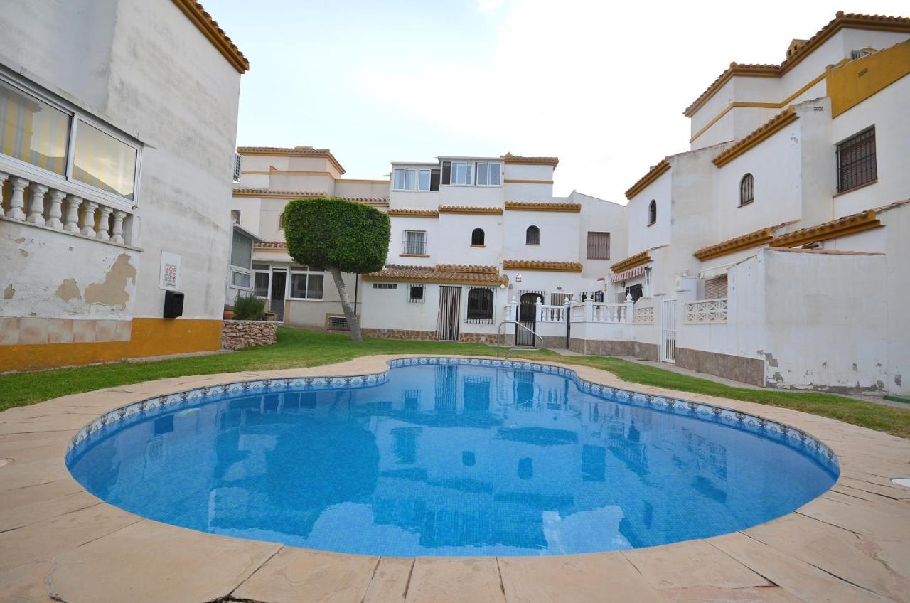 Agradable Adosado Con Piscina, Duchas Hidromasaje Torrevieja Exterior foto