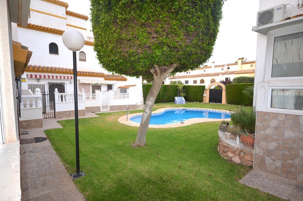 Agradable Adosado Con Piscina, Duchas Hidromasaje Torrevieja Exterior foto