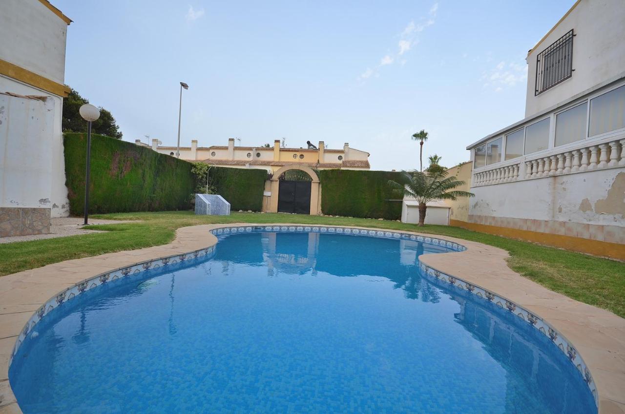 Agradable Adosado Con Piscina, Duchas Hidromasaje Torrevieja Exterior foto